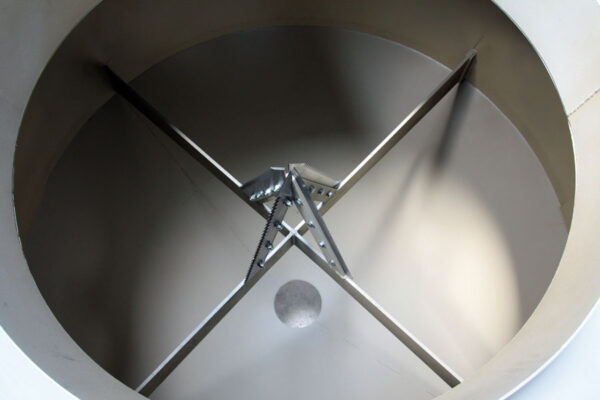 Bag-breaker silo for emptying bags and big bags