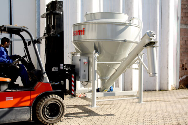 Bag-breaker silo for emptying bags and big bags