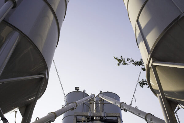 Centrale de dosage et de mélange de poudres pour la production de prémélanges