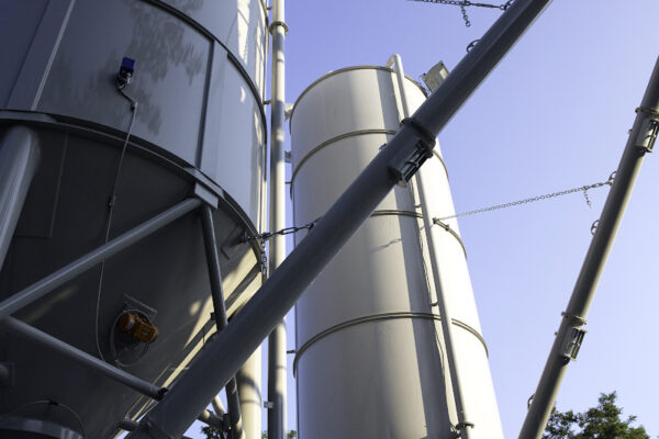 Centrale de dosage et de mélange de poudres pour la production de prémélanges