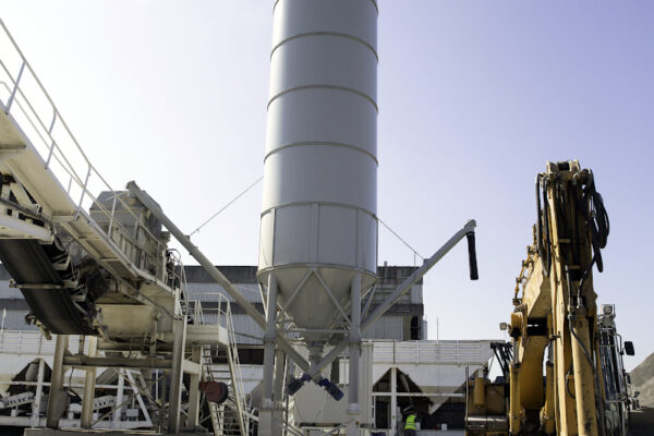 Silo vertical monolithique