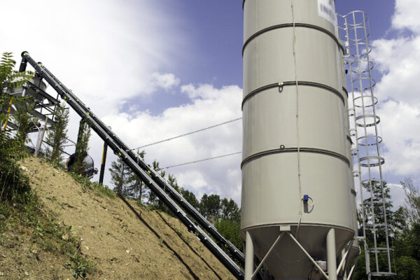 Silo vertical monolithique