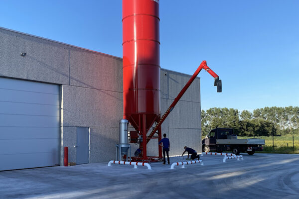 Silo vertical avec système de dosage