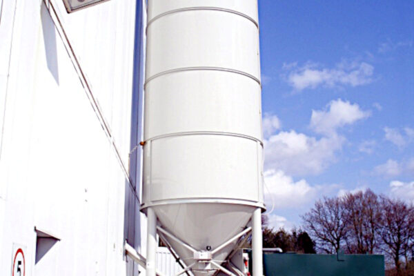 Silo vertical avec système de dosage