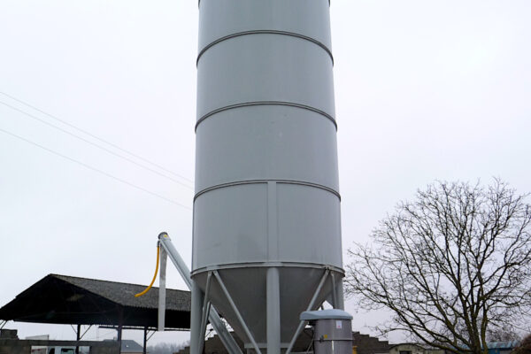 Silo vertical avec système de dosage