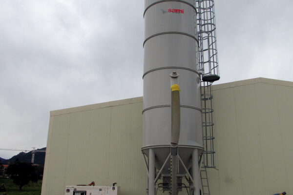 Silo vertical avec système de dosage