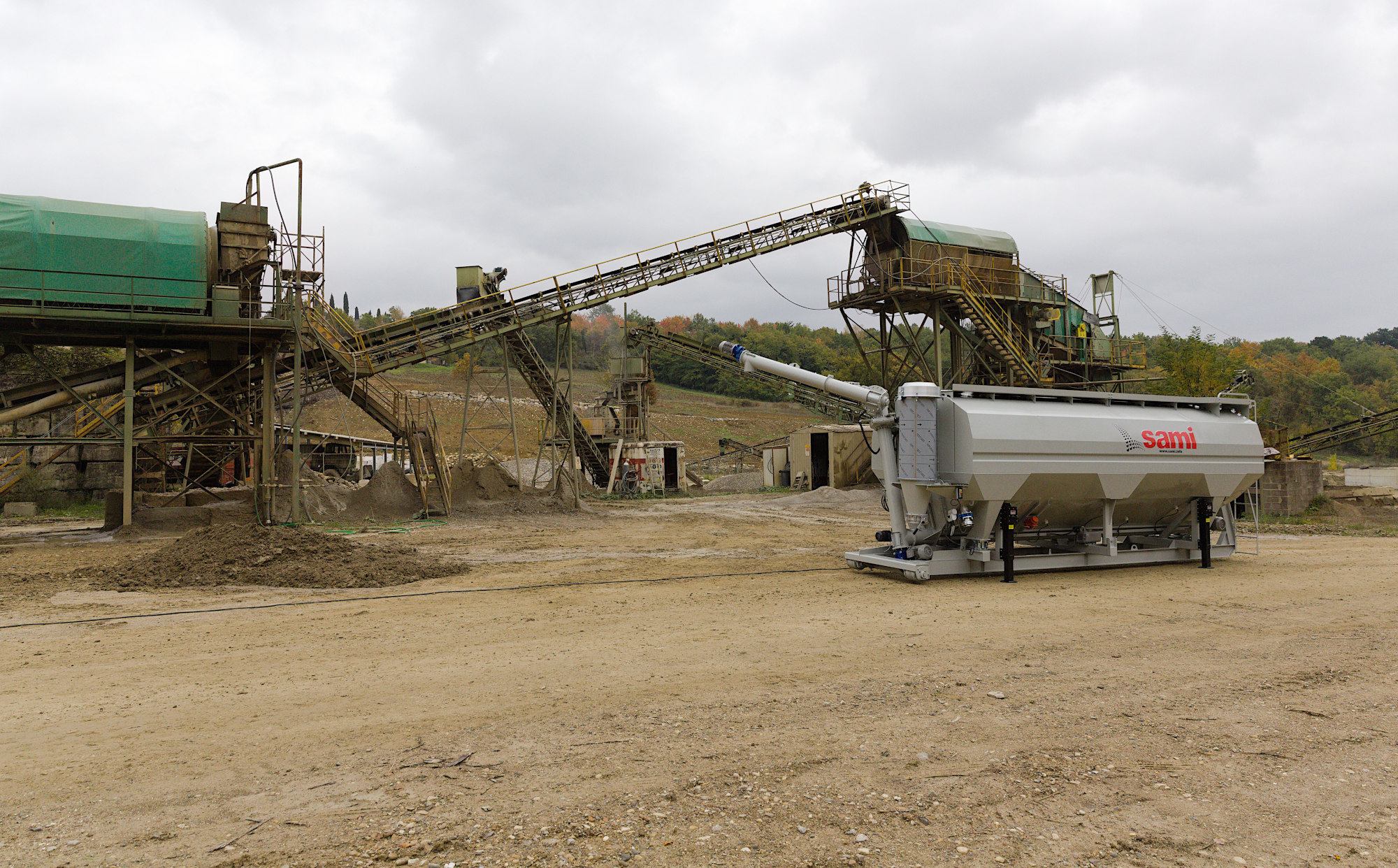 Silos orizzontali mobili per stoccaggio polveri e granuli