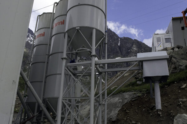 Silos verticali monolitici per stoccaggio polveri e granuli