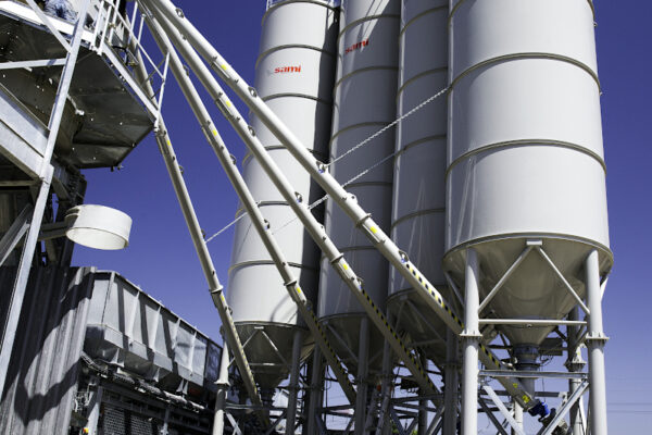 Silos verticali monolitici per stoccaggio polveri e granuli