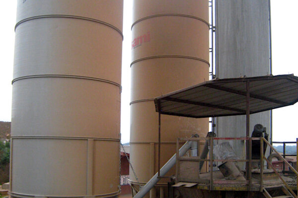Silos verticali pesatori dosatori per polveri e granuli