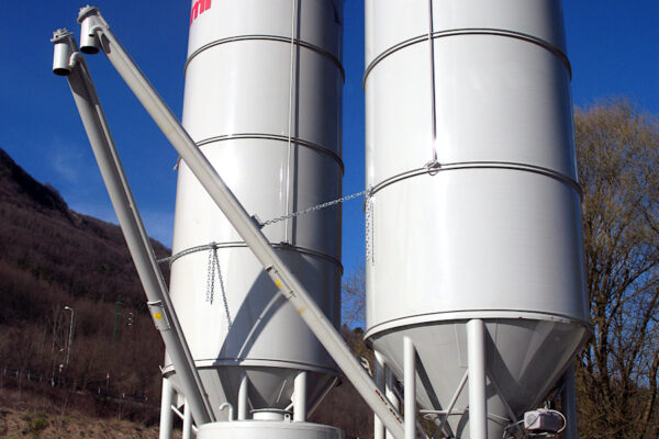 Silos verticaux avec système de dosage