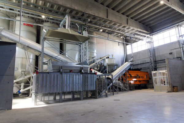 Soil and sludge treatment plant ECOMIX